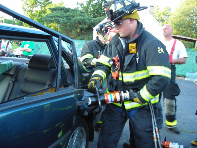 MVX 06/08 - Taking the rear door.