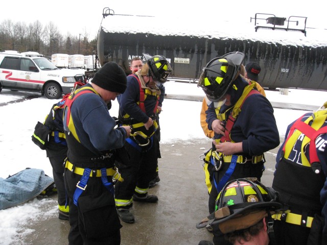 Gemtor/Petzl EXO Training 02/08 - The FF's don their harnesses 