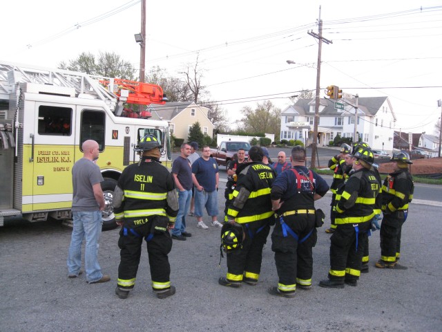 Ladder Truck Training 04/08 - Lieutenant Wertz (Dist 9) goes over 9-2-4 with the FF's